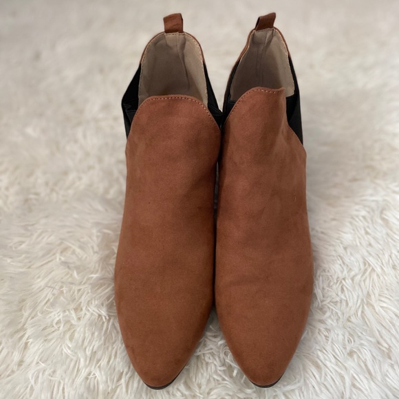 Brown Suede-like Elf Heels Boots Size 7 - Picture 4 of 8